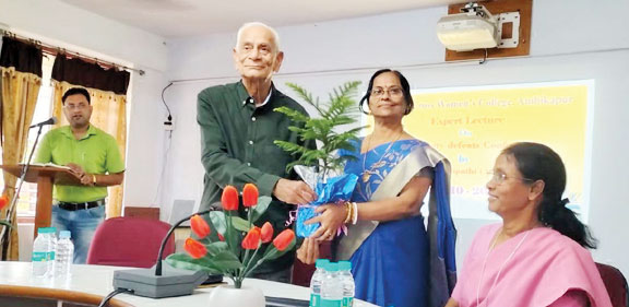 होली क्रॉस वीमेन्स कॉलेज, अम्बिकापुर में एक दिनी विशेषज्ञ व्याख्यान सह विचार मंथन