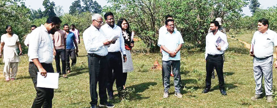 संभागायुक्त ने किया वाड्रफनगर का सघन दौरा