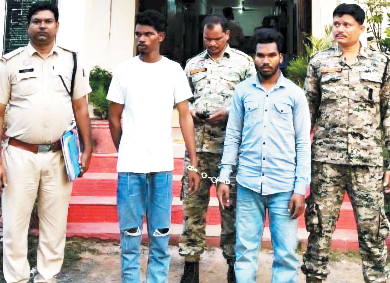  म्यूल खाता धारक दो आरोपी गिरफ्तार बीएमडब्ल्यू बाइक और इलेक्ट्रॉनिक सामान जब्त