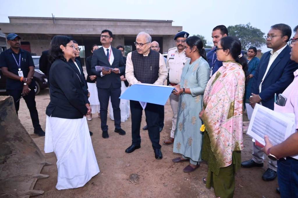  चीफ जस्टिस ने किया चार जिलों में अदालतों का औचक निरीक्षण