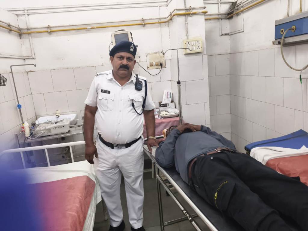 सिविल डिफेंस टीम की तत्परता से बची यात्री की जान