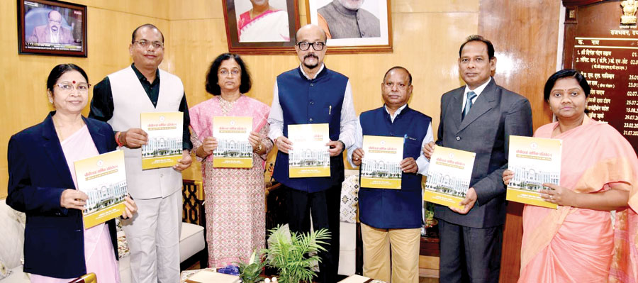 राज्यपाल को पीएससी का वार्षिक प्रतिवेदन