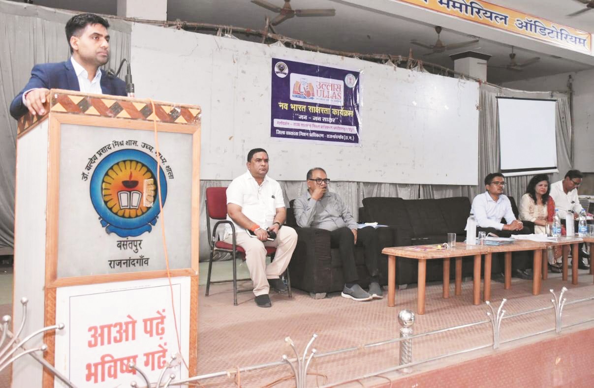 क्लास रूम में मोबाइल का उपयोग करने पर होगी कार्रवाई