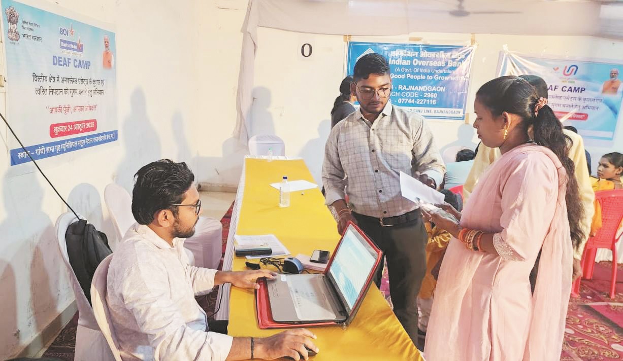 12 हितग्राहियों को दावा प्रमाण पत्र का वितरण