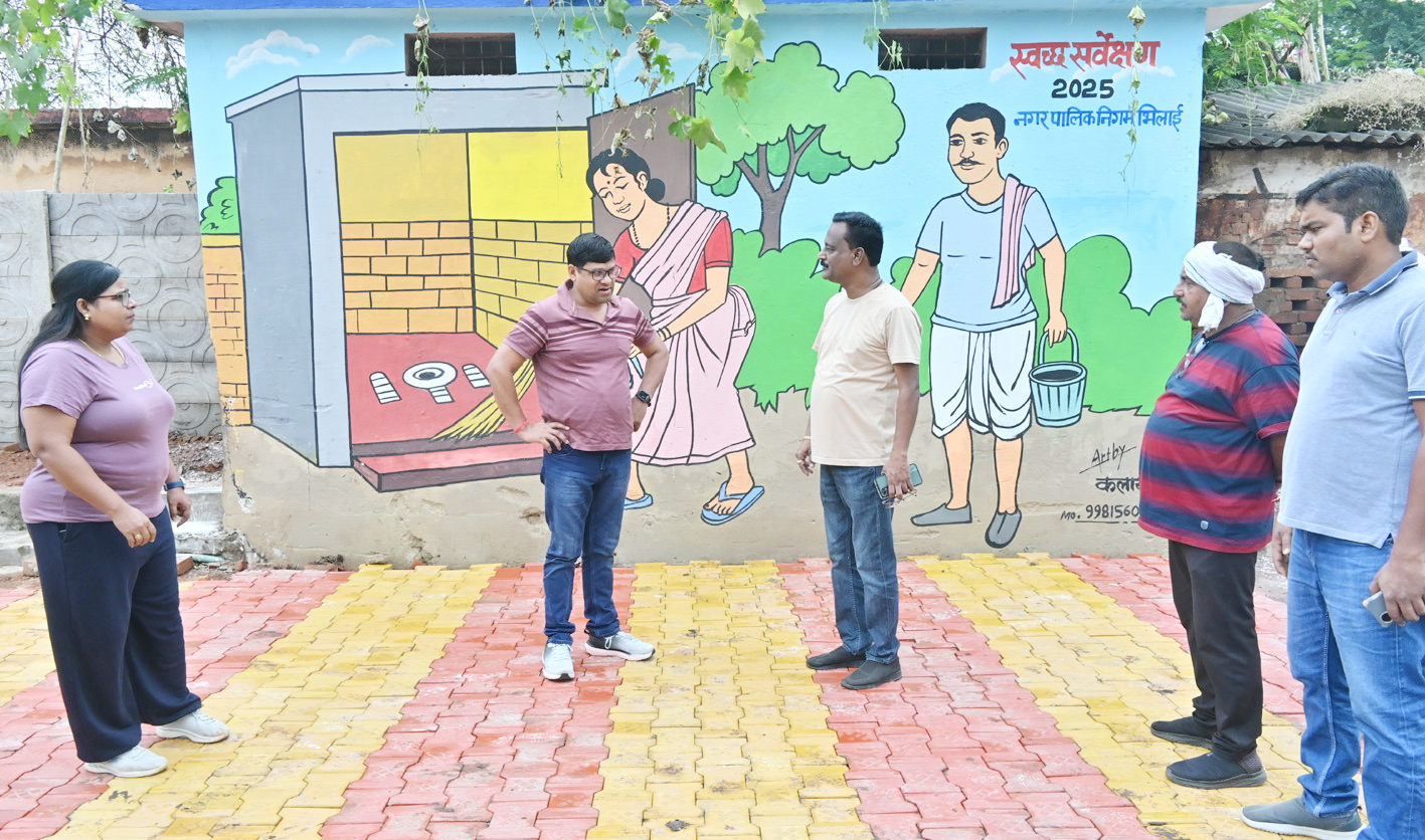 आयुक्त ने वैशाली नगर मंगल भवन और लोकांगन का किया निरीक्षण