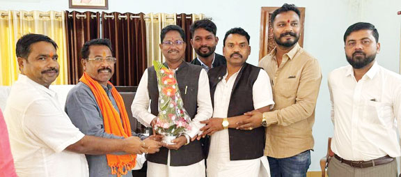 जनजाति आयोग अध्यक्ष को दी बधाई