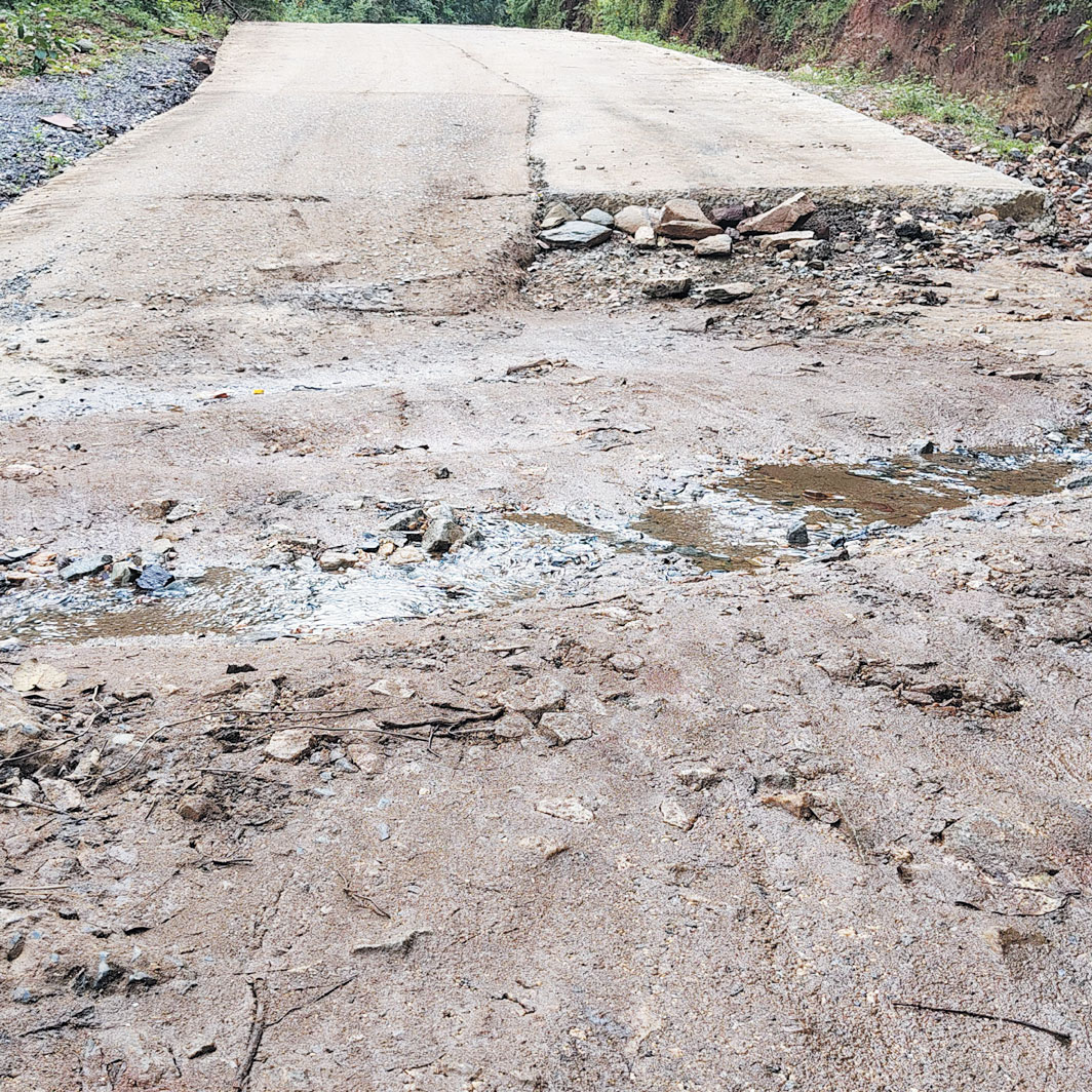 अधूरी पुलिया से हादसे की आशंका