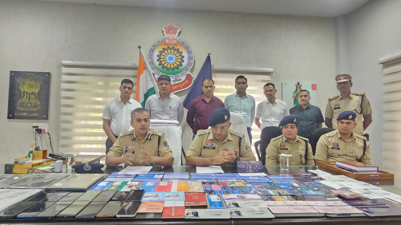 सस्ती साड़ी बेचने का झांसा दे 50 करोड़ की ठगी