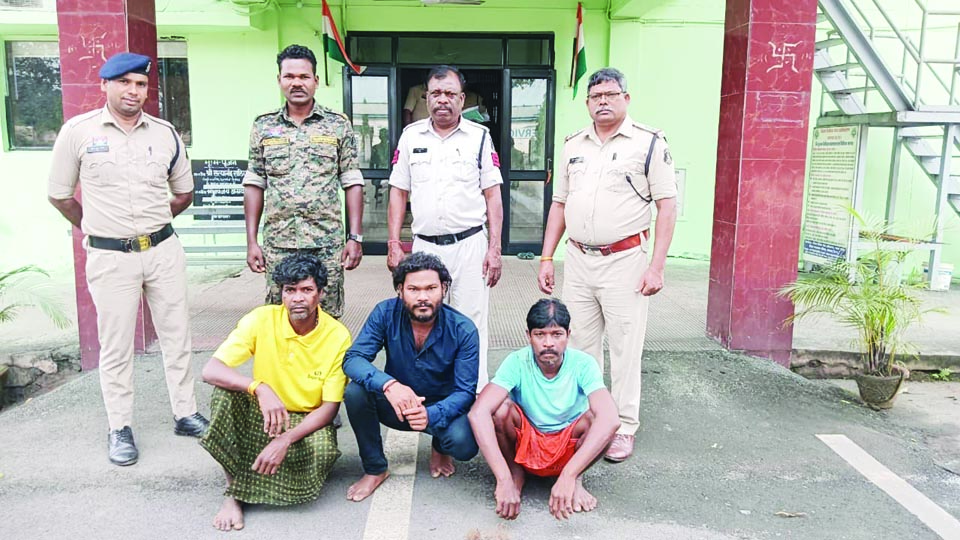 करंट से महिला की मौत, तीन आरोपी गिरफ्तार