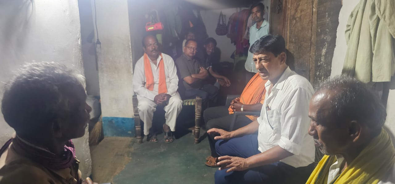 भट्टा दलालों से त्रस्त परिवार से मिलकर डॉ.चोपड़ा ने दिया न्याय दिलाने का आश्वासन