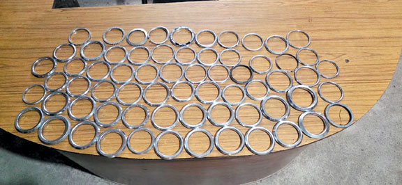 मड़ई मेले में असामाजिक तत्वों पर पुलिस की कड़ी निगरानी, 70 युवकों से उतरवाए लोहे के कड़े