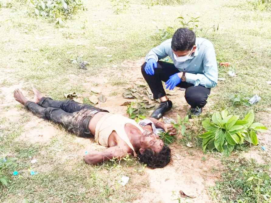 मृतक के शर्ट में घसीटने के निशान, पैंट-सिर के नीचे कीचड़, हाथों में संघर्ष के निशान मिले