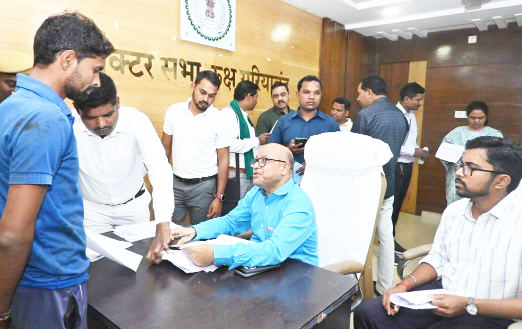 कलेक्टर जनदर्शन में 39 आवेदन