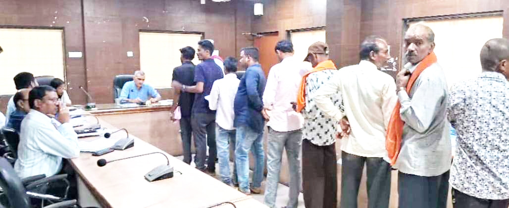 कलेक्टर जनदर्शन में 32 फरियादियों ने लगाई गुहार