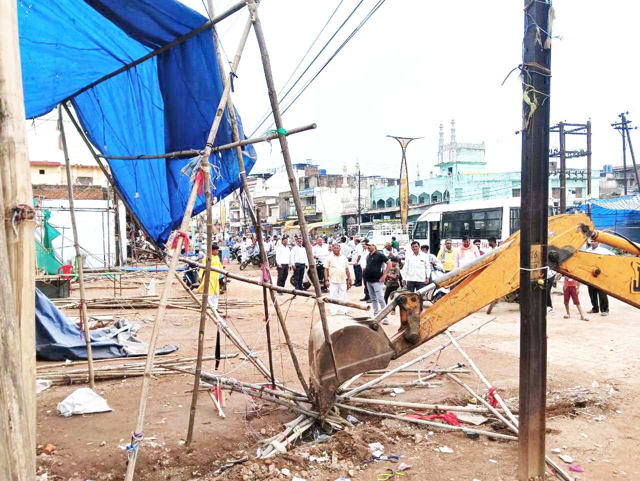 अवैध अतिक्रमणकारियों पर निगम की बड़ी कार्रवाई