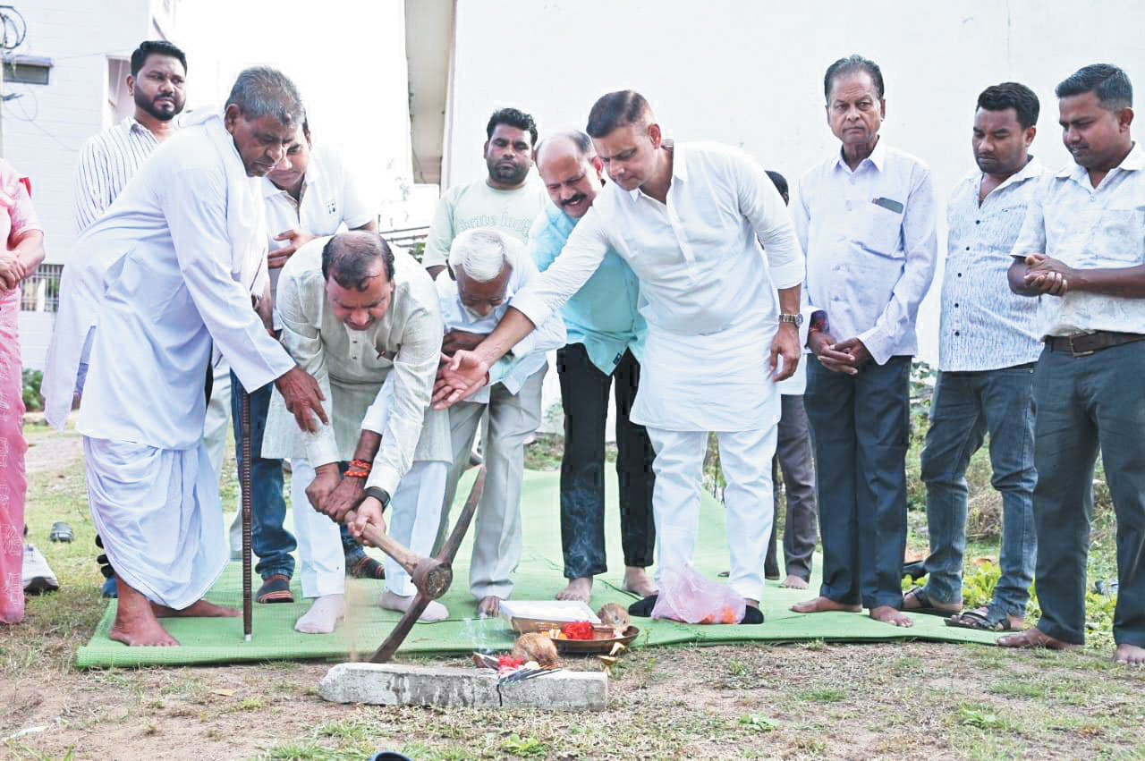 सीसी रोड के लिए भूमिपूजन