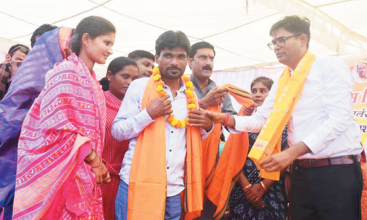 सैकड़ों ग्रामीणों ने वित्त मंत्री के समक्ष किया भाजपा प्रवेश