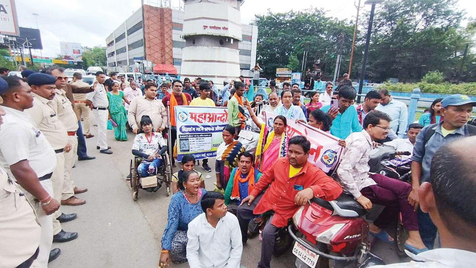 छत्तीसगढ़ दिव्यांग संघ का राजधानी में प्रदर्शन