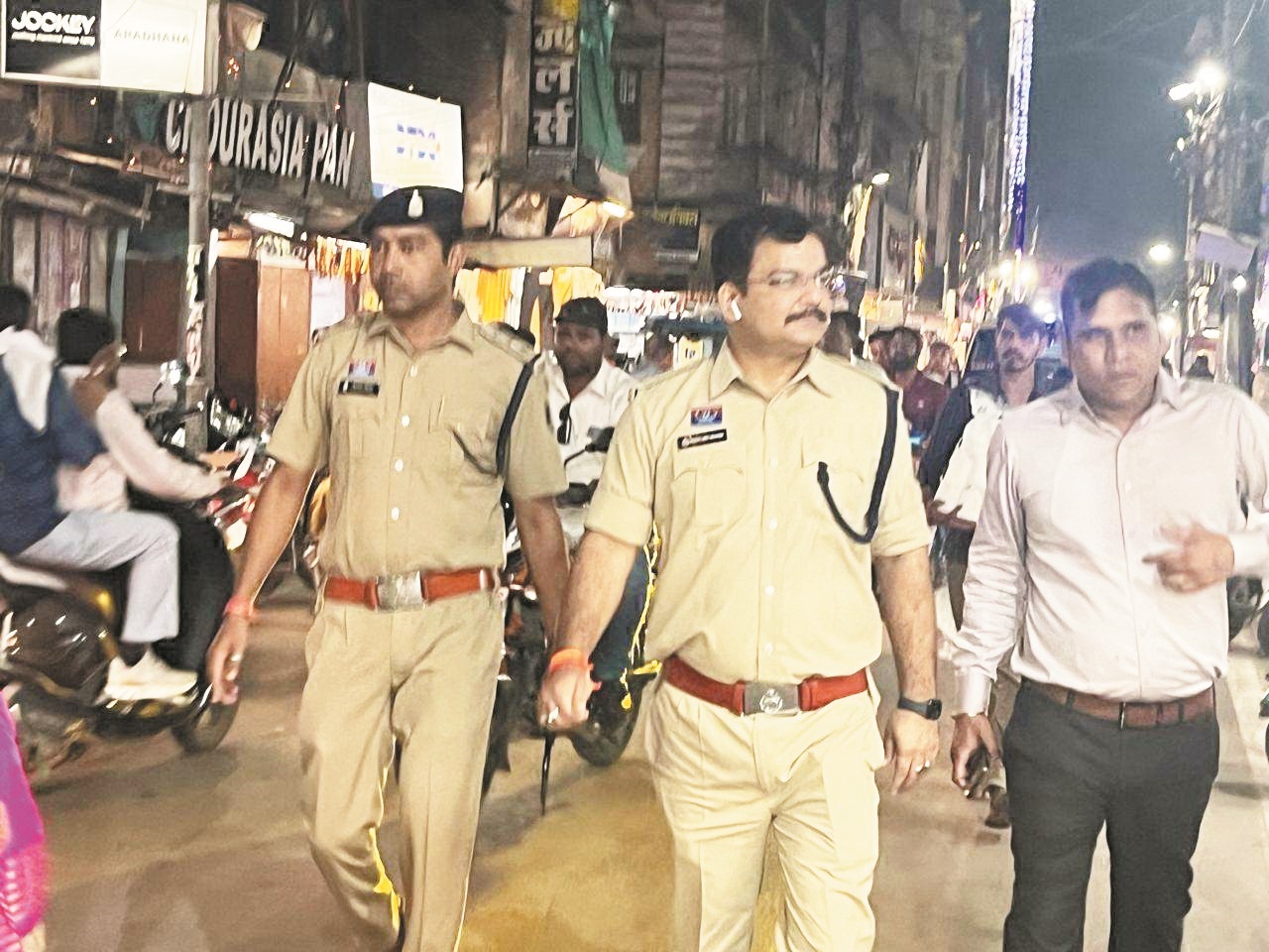 यातायात पुलिस ने शहर में किया भ्रमण