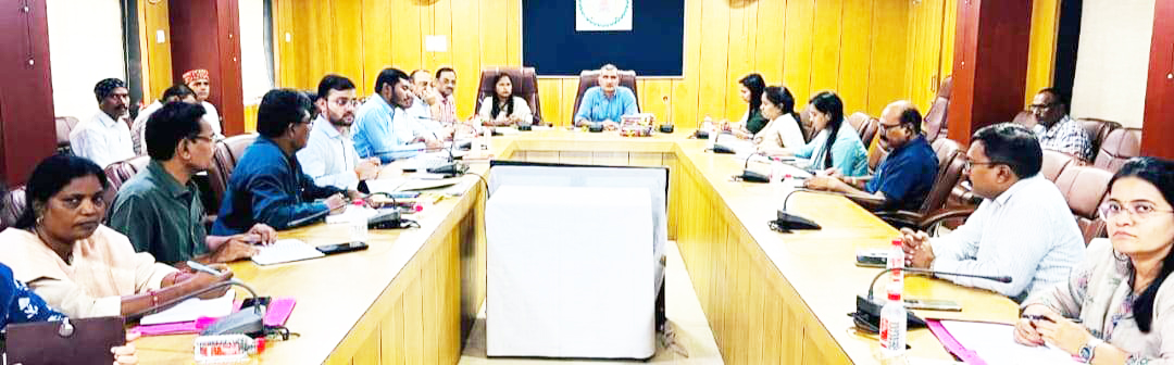 राज्योत्सव आयोजन, धान खरीदी, सडक़ सुरक्षा और योजनाओं की प्रगति पर समीक्षा बैठक