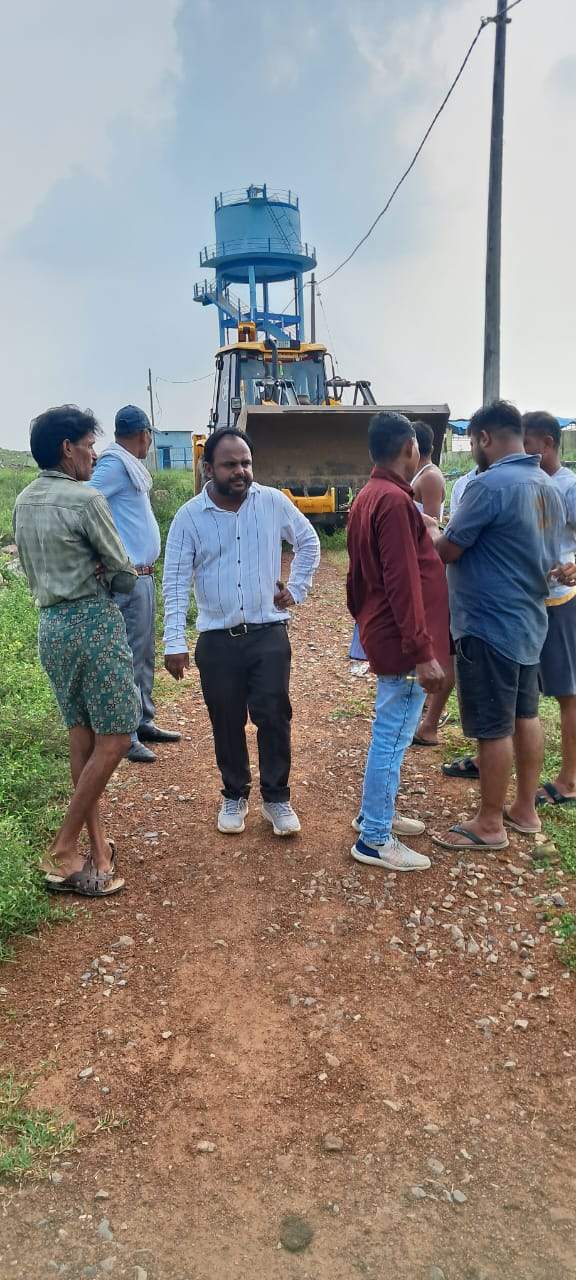 मुक्तिधाम के अवैध कब्जा  पर चला बुलडोजर