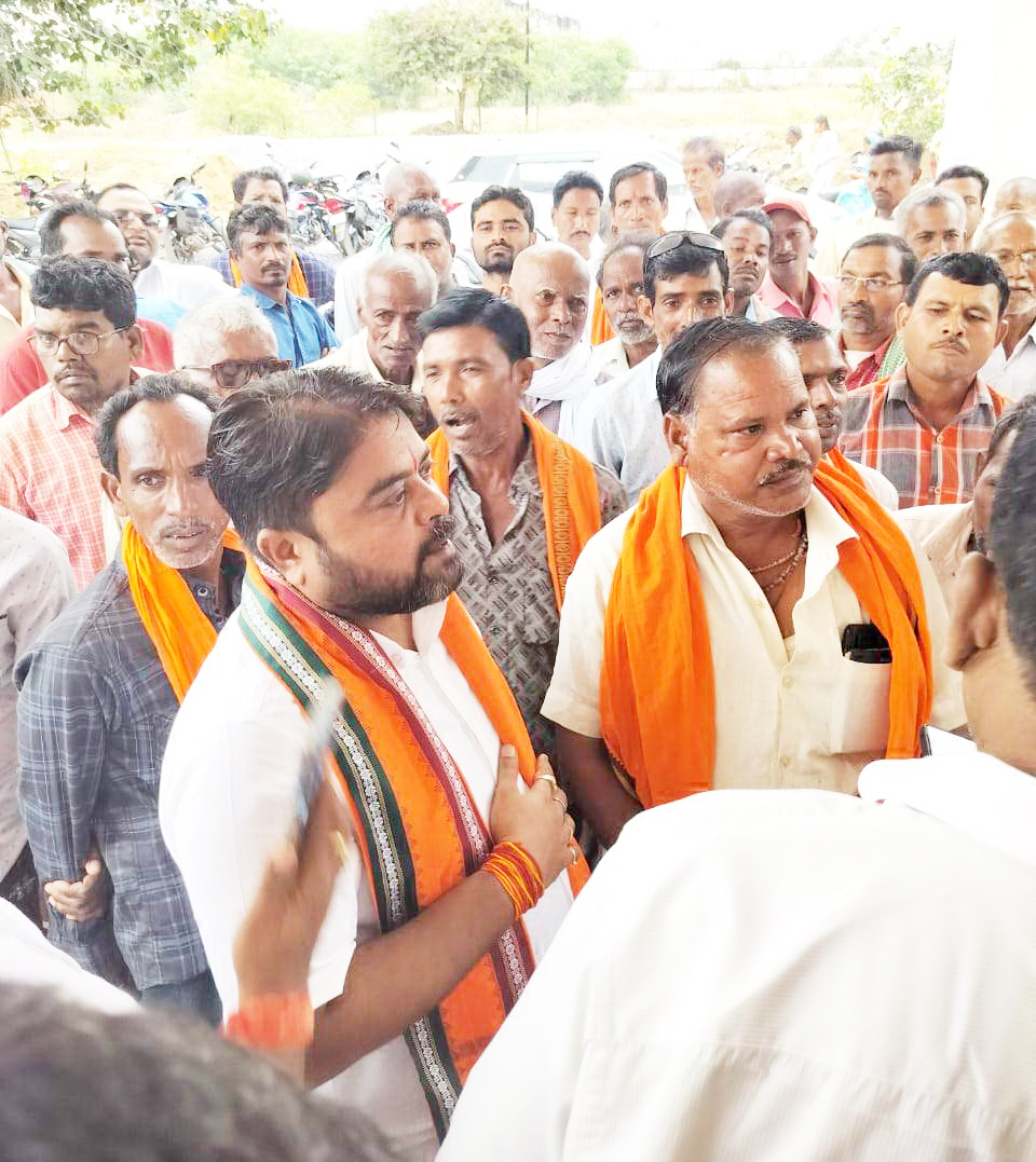 सॉफ्टवेयर प्रॉब्लम के चलते लखना-कोलियारी के किसान नहीं करा पा रहे हैं पंजीयन