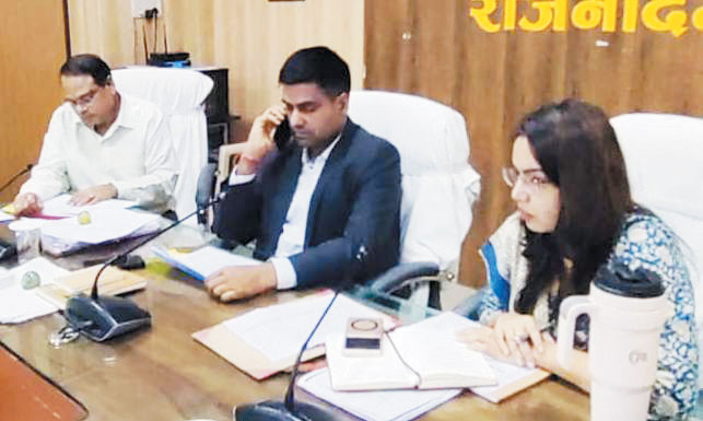 कलेक्टर ने गर्भवती माता से फोन पर बात कर ली स्वास्थ्य की जानकारी