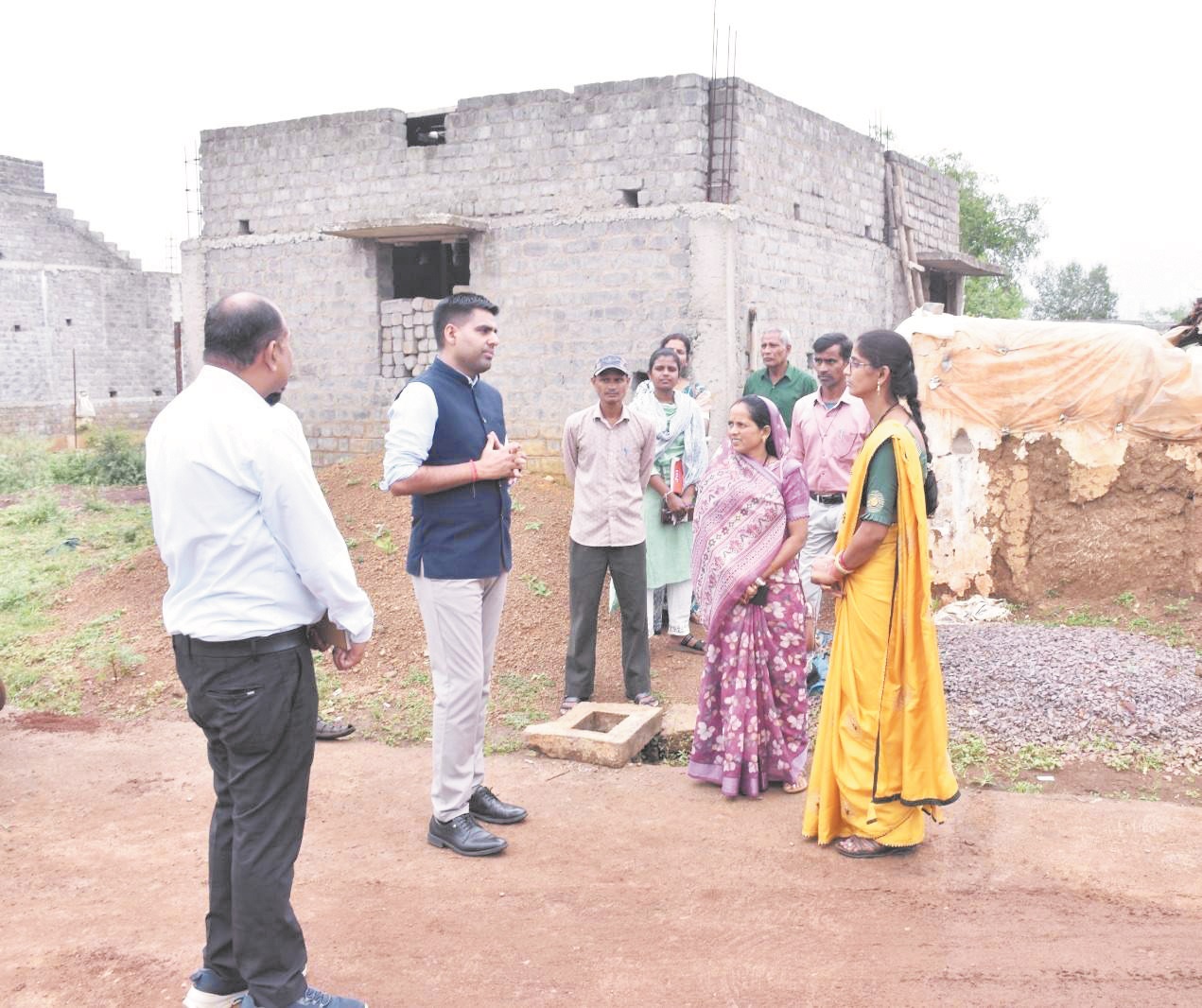 कलेक्टर ने विकास कार्यों की ली जानकारी