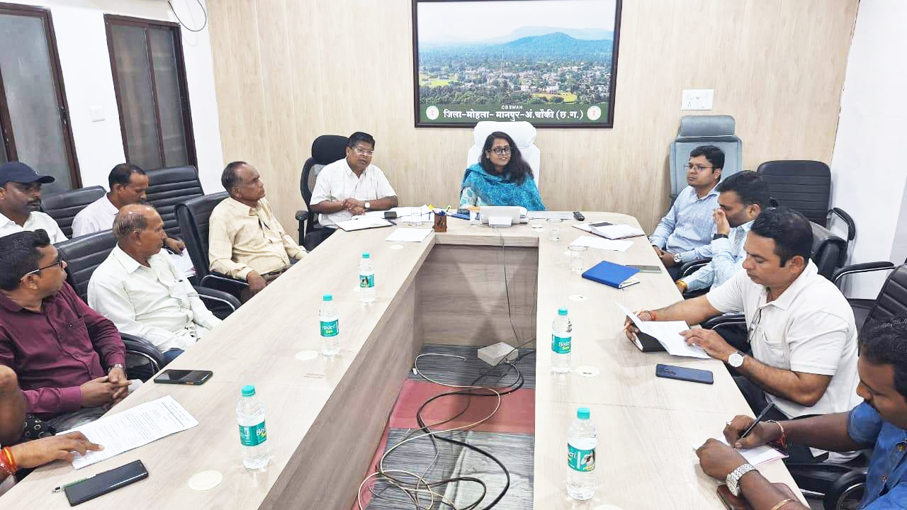 कलेक्टर ने ली राजनीतिक दलों की बैठक