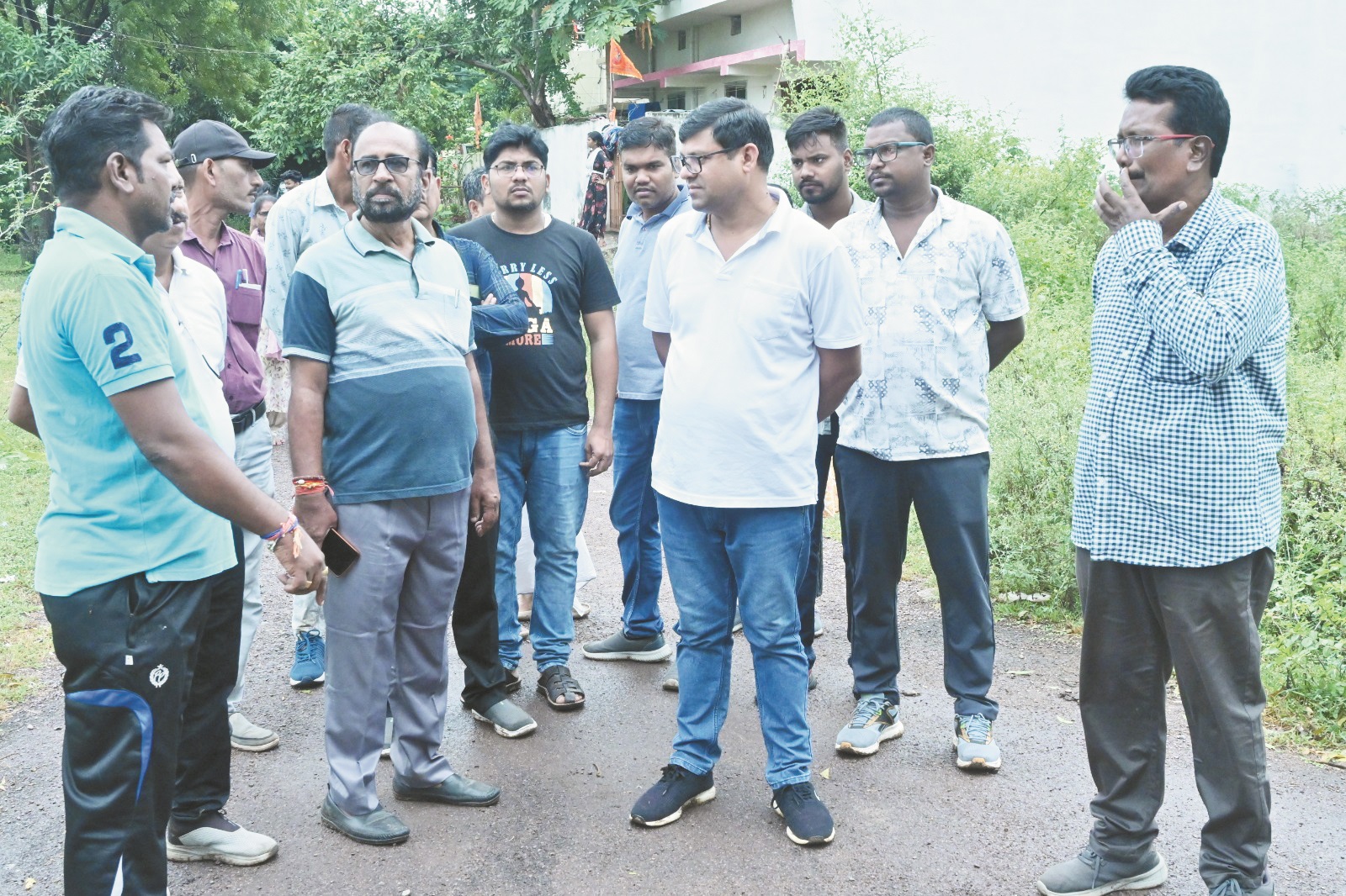 आयुक्त ने निर्माणाधीन भूखंडों का किया निरीक्षण