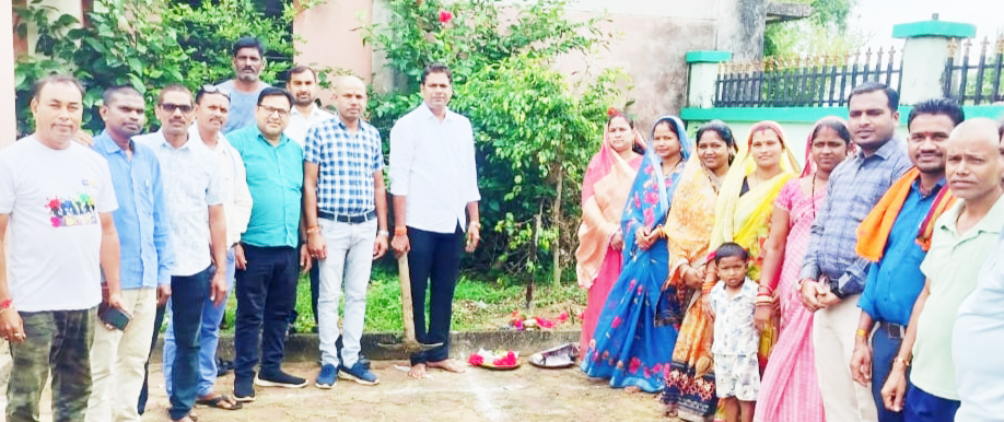 जनपद अध्यक्ष ने किया टीन शेड निर्माण का भूमिपूजन