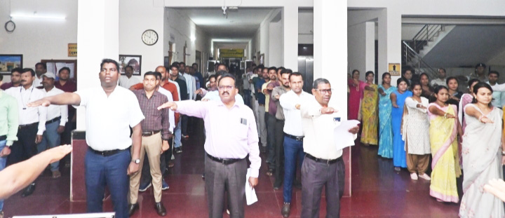 कलेक्टर ने  राष्ट्रीय एकता की दिलाई शपथ