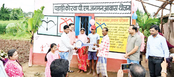 छत्तीसगढ़ स्थापना की रजत जयंती पर 10,001 पीएम आवास हितग्राहियों ने किया गृह प्रवेश