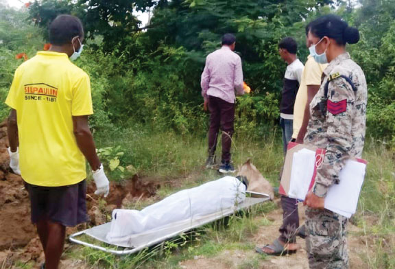 पुलिस ने अज्ञात महिला का किया अंतिम संस्कार