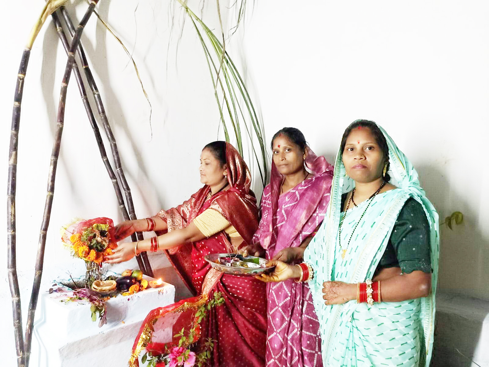 छोटी दिवाली पर घरों में दिखी खुशियां