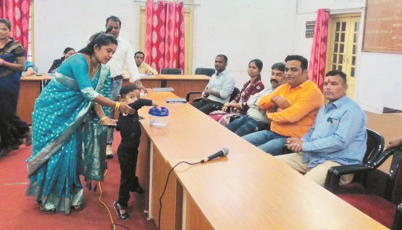 लाटरी से दर्जनभर हितग्राहियों को आवास आबंटित