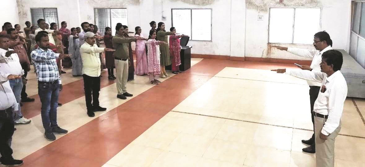 निगम में राष्ट्रीय एकता दिवस पर ली शपथ