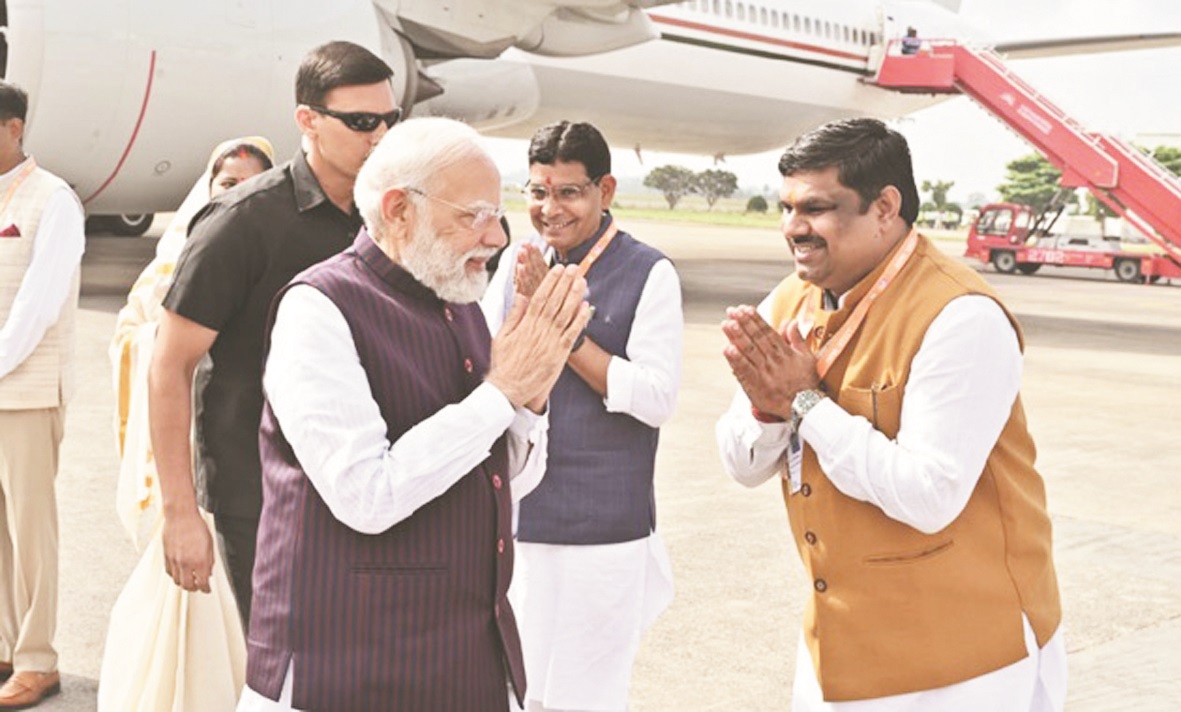 प्रधानमंत्री मोदी से मिले शिक्षा मंत्री