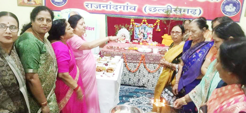 समाजसेवी महिलाओं ने मनाई गोपाष्टमी और दीपावली मिलन