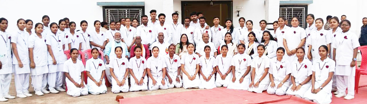 नर्सिंग विद्यार्थियों ने ली नि:स्वार्थ  सेवा धर्म निभाने की शपथ