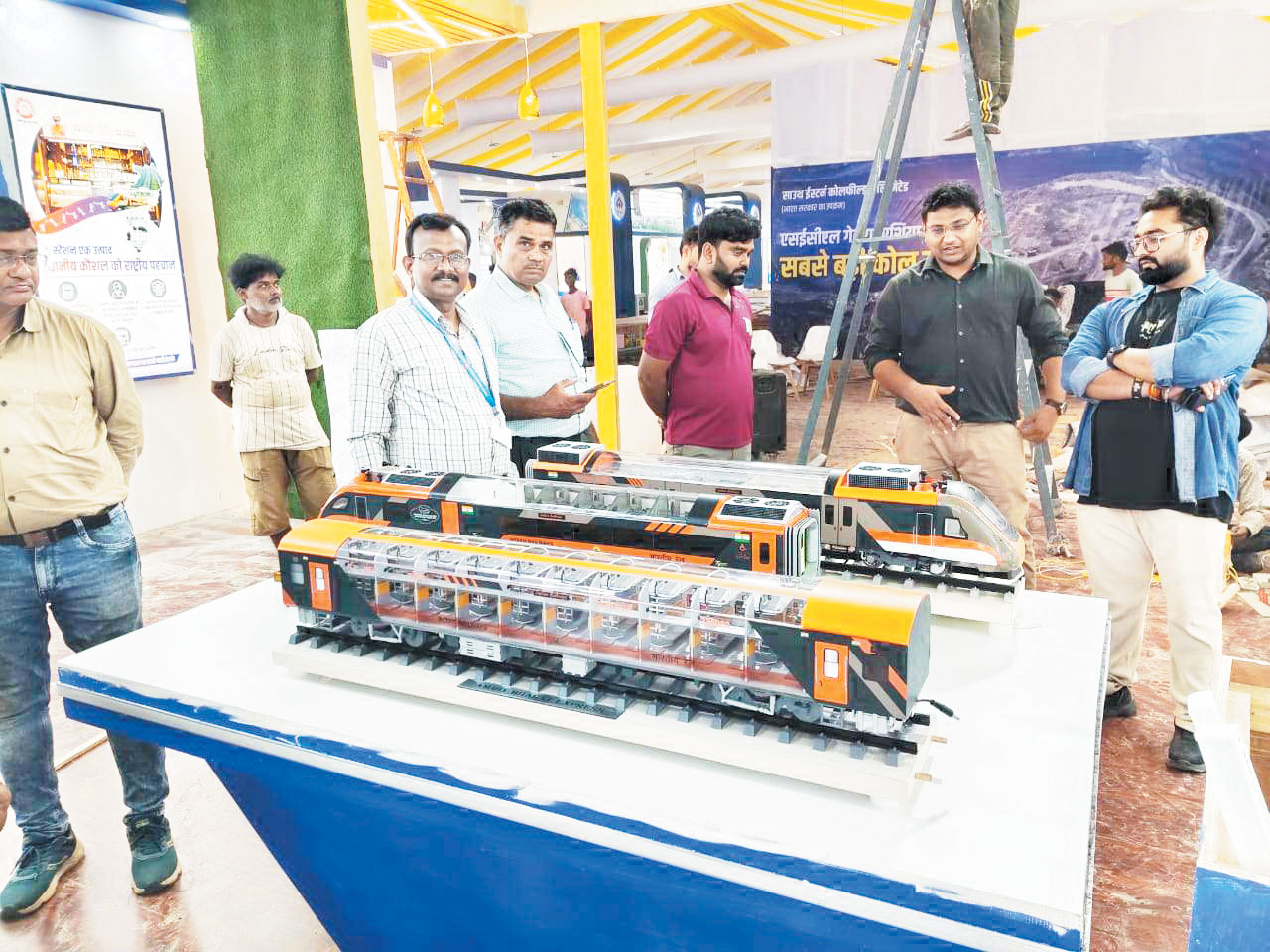 मॉडल में देखें विकास की झलक...