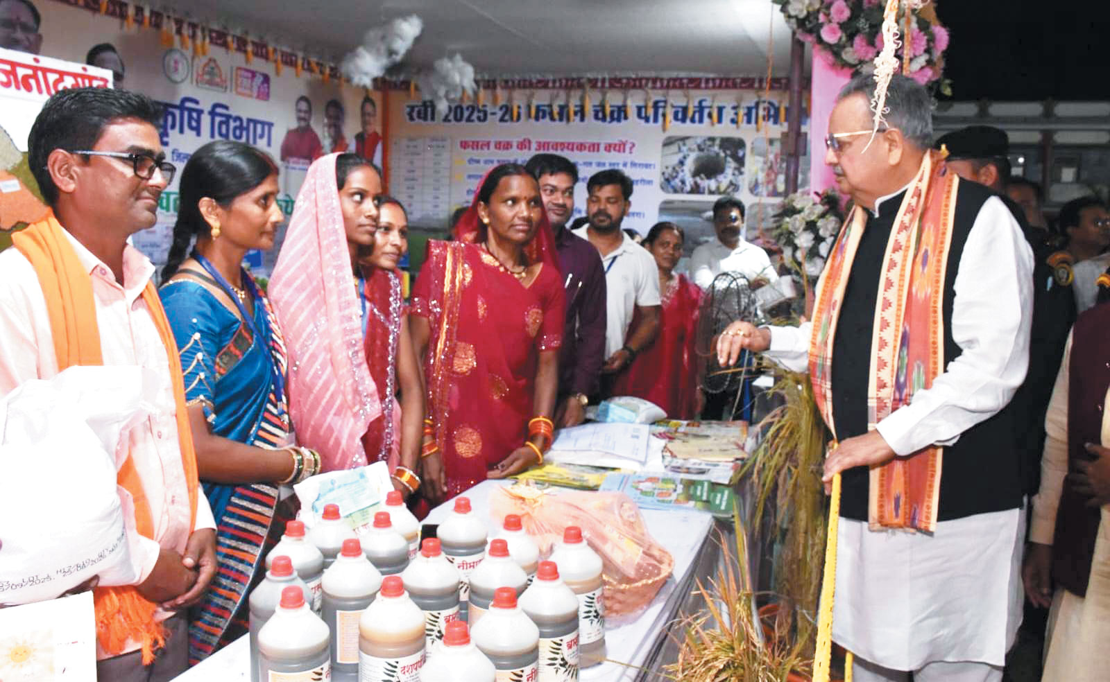 विस अध्यक्ष रमन ने स्टॉल व प्रदर्शनी का किया अवलोकन