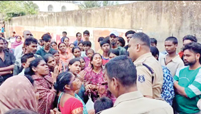 कचना में हत्या, पुलिस कह रही साथ न चलने पर चाकू मारा, मोहल्लेवाले बता रहे जुआ खेलते विवाद में किया हमला
