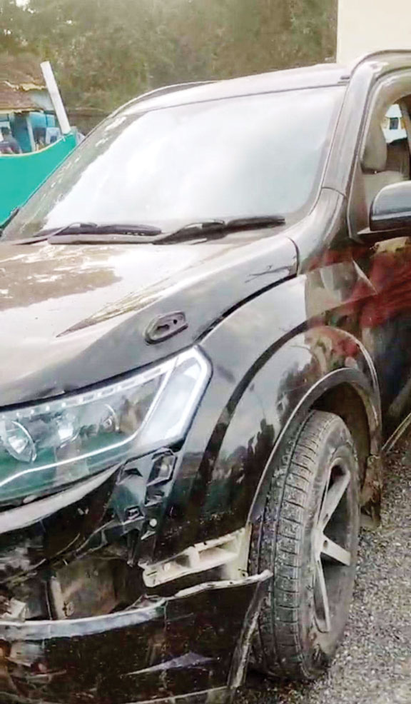 तेज रफ्तार कार घुसी दुकान में, बाल-बाल बचे कर्मचारी   