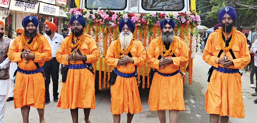 गुरु नानक देव जी का 556वां प्रकाश पर्व, निकला नगर कीर्तन