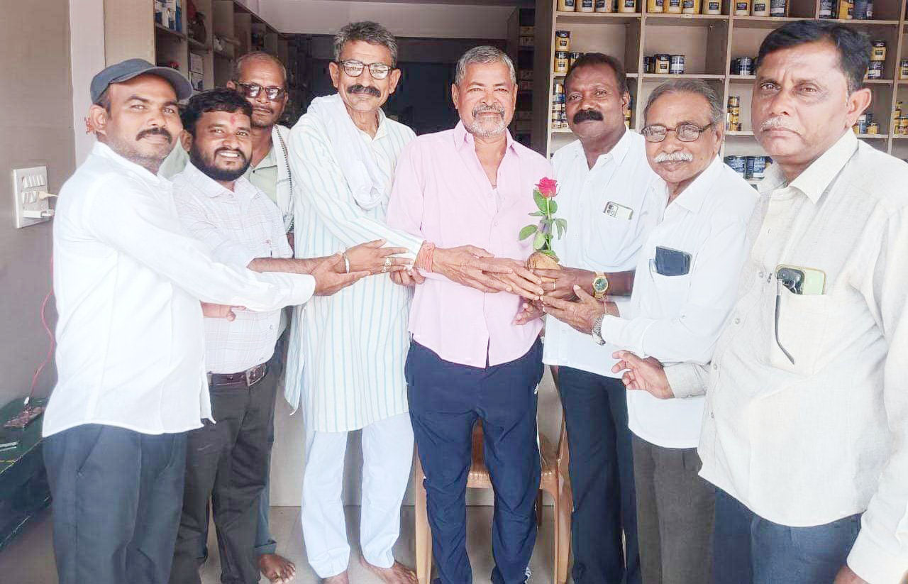 महेंद्र साहू के अध्यक्ष बनने पर दी बधाई