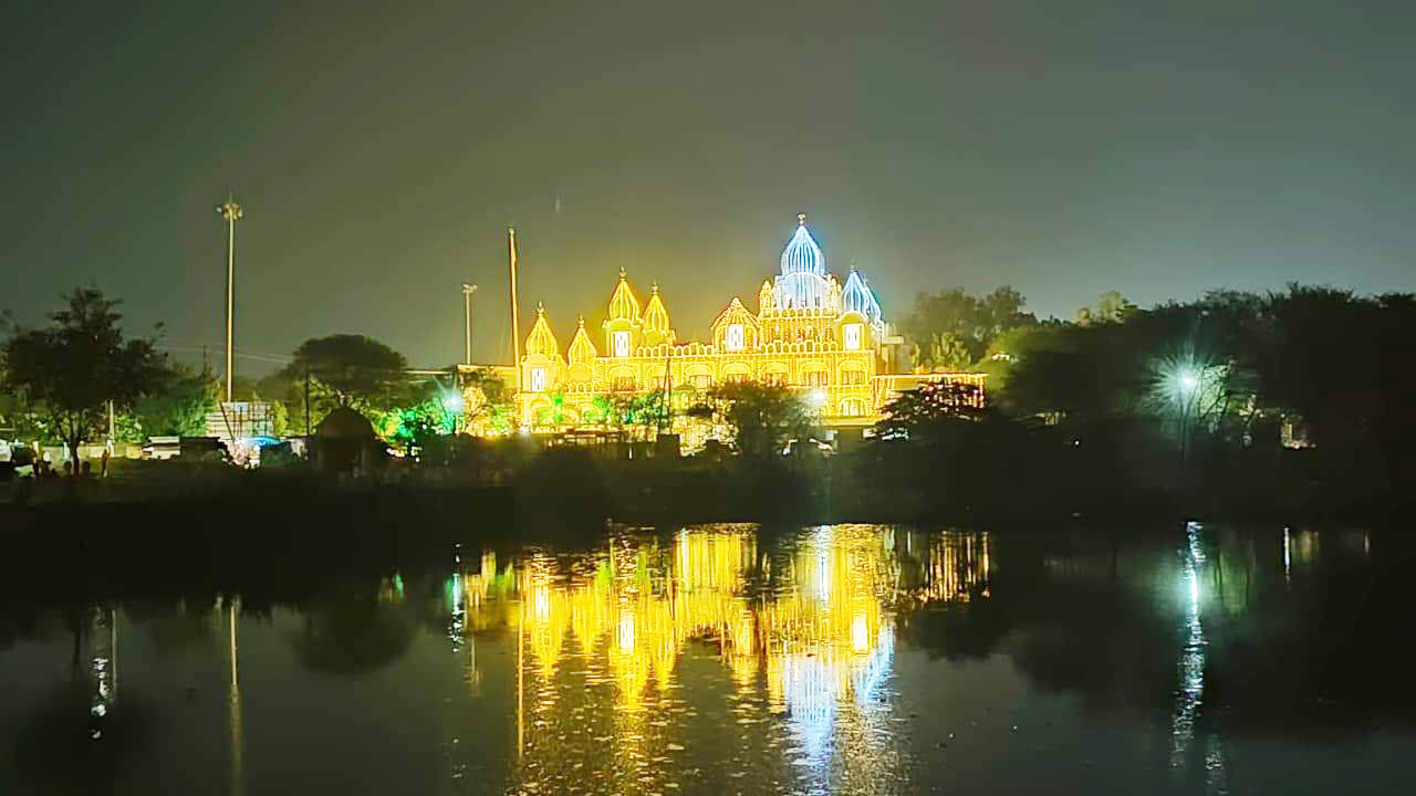 शांतिदूतक गुरूनानक देव की जयंती के लिए सजा गुरूद्वारा