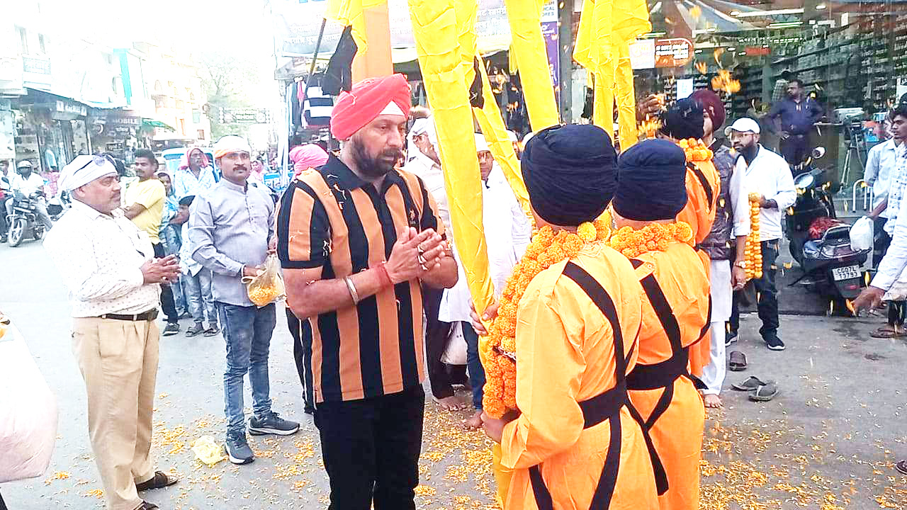 शहर कांग्रेस ने शोभायात्रा का किया स्वागत