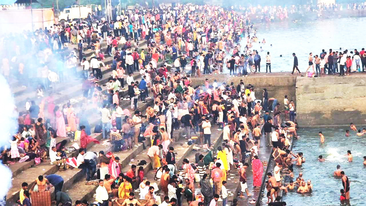 कार्तिक पूर्णिमा पर शिवनाथ में हजारों ने लगाई डुबकी