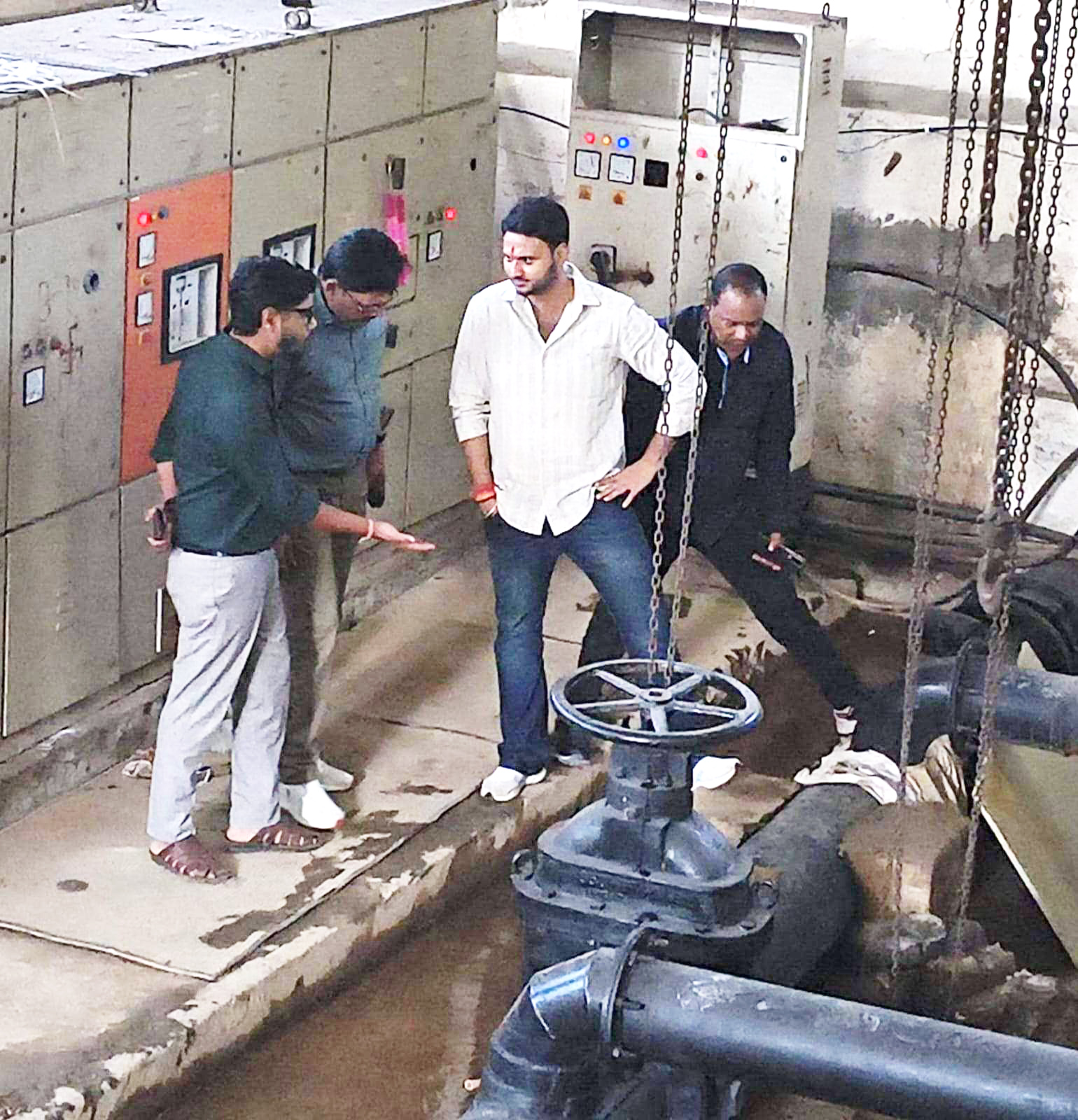 पालिकाध्यक ने किया फिल्टर प्लांट का निरीक्षण